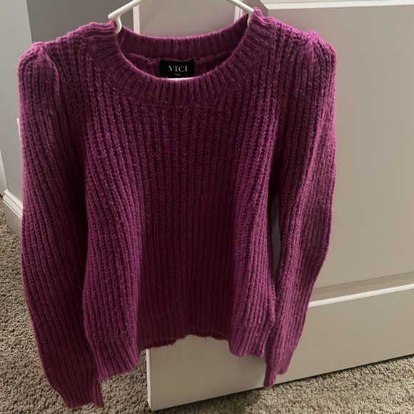 Fuzzy magenta sweater - Picture 4 of 9